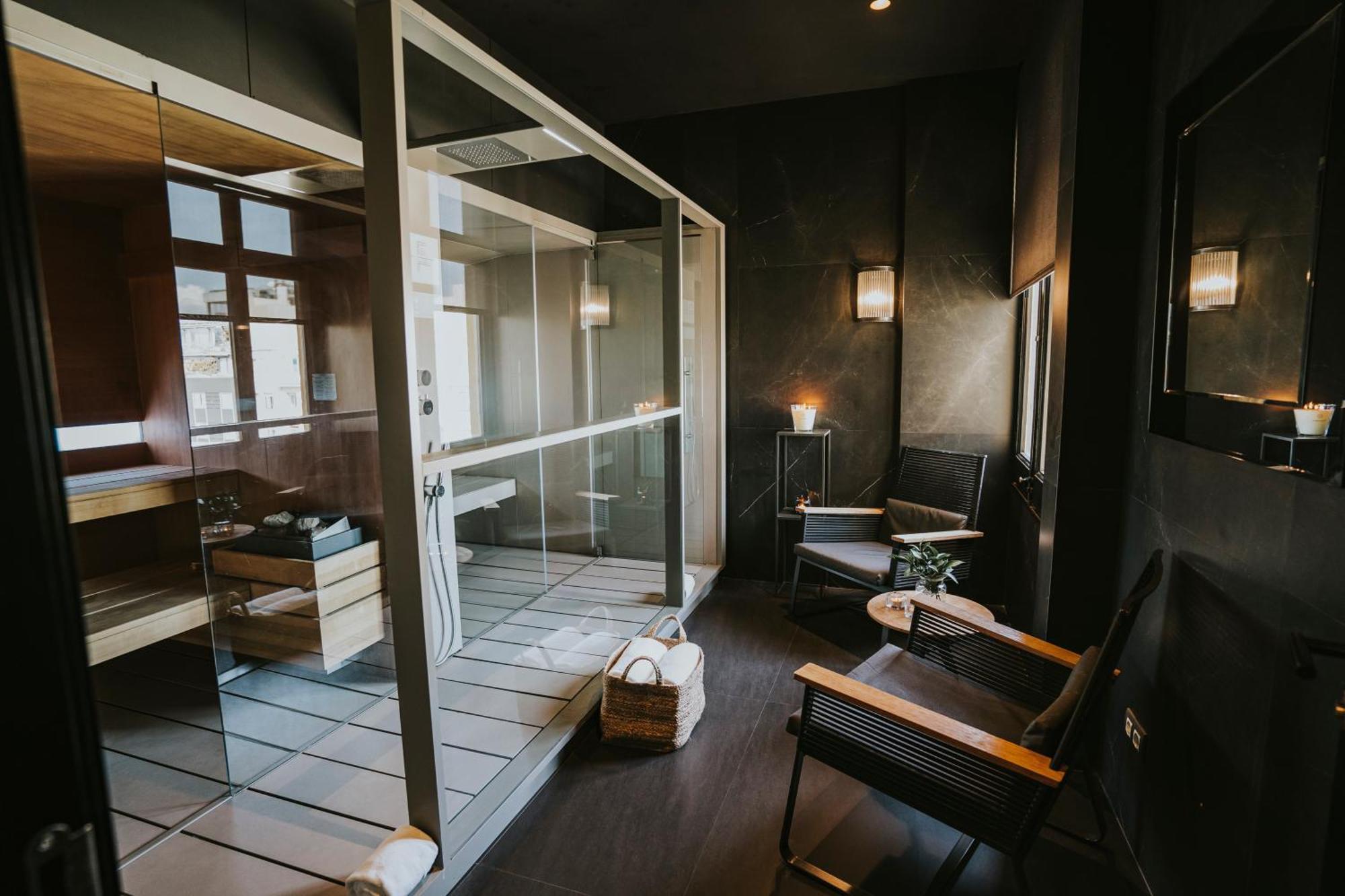 แกรนด์ โฮเต็ล เซ็นทรัล Hotel บาร์เซโลนา ภายนอก รูปภาพ A private onsen in Tokyo