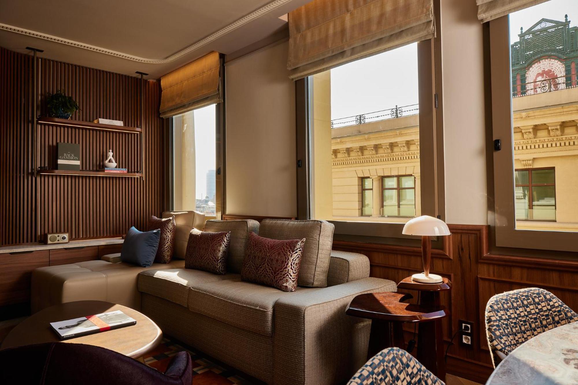 แกรนด์ โฮเต็ล เซ็นทรัล Hotel บาร์เซโลนา ภายนอก รูปภาพ A suite at the Mandarin Oriental, Athens