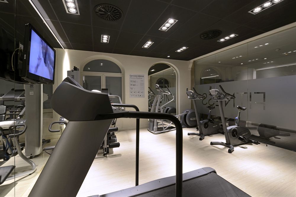 แกรนด์ โฮเต็ล เซ็นทรัล Hotel บาร์เซโลนา ภายนอก รูปภาพ The gym at the hotel